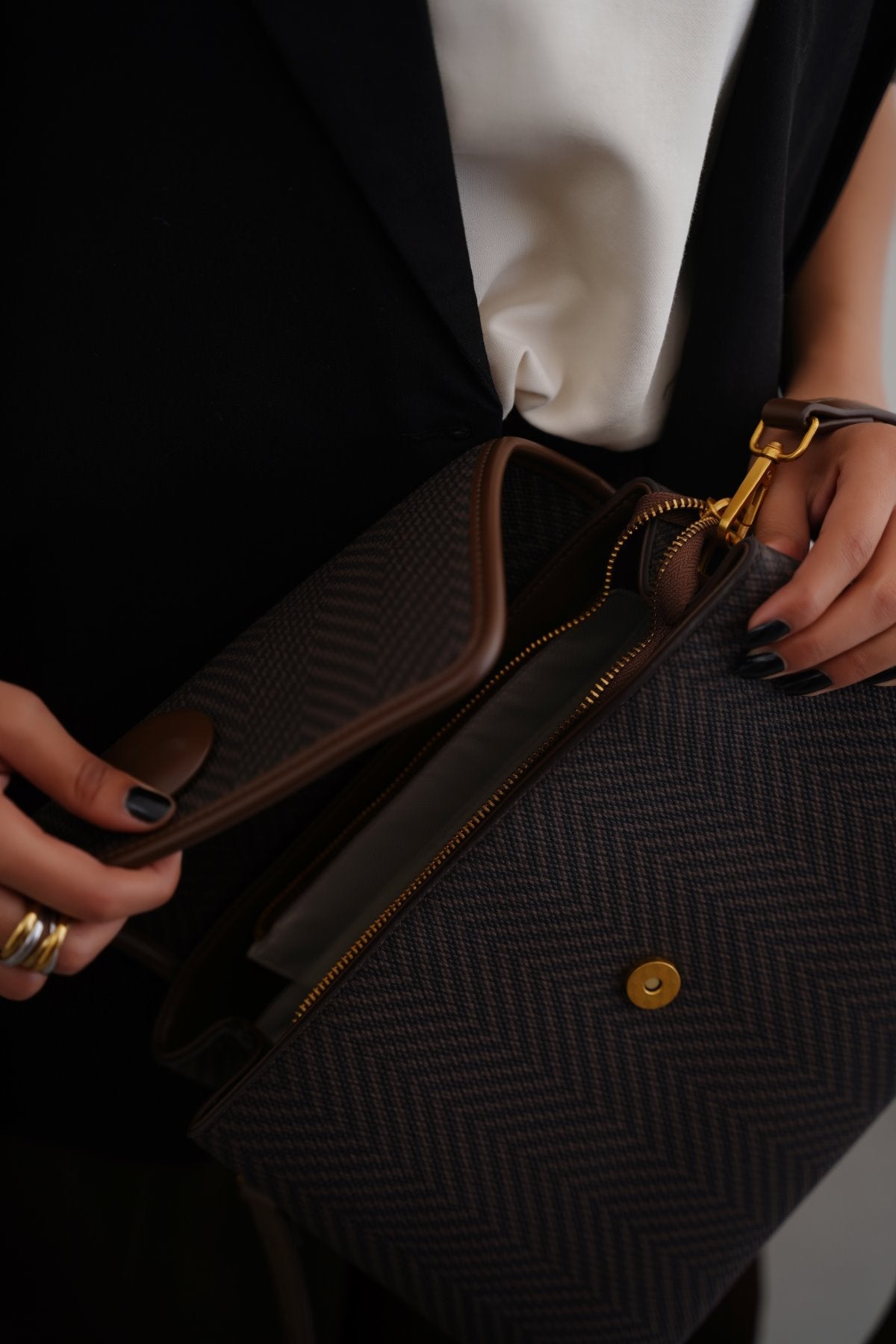 BUTTER SHOULDER BAG