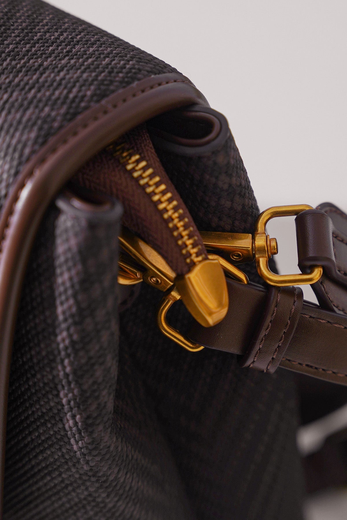 BUTTER SHOULDER BAG