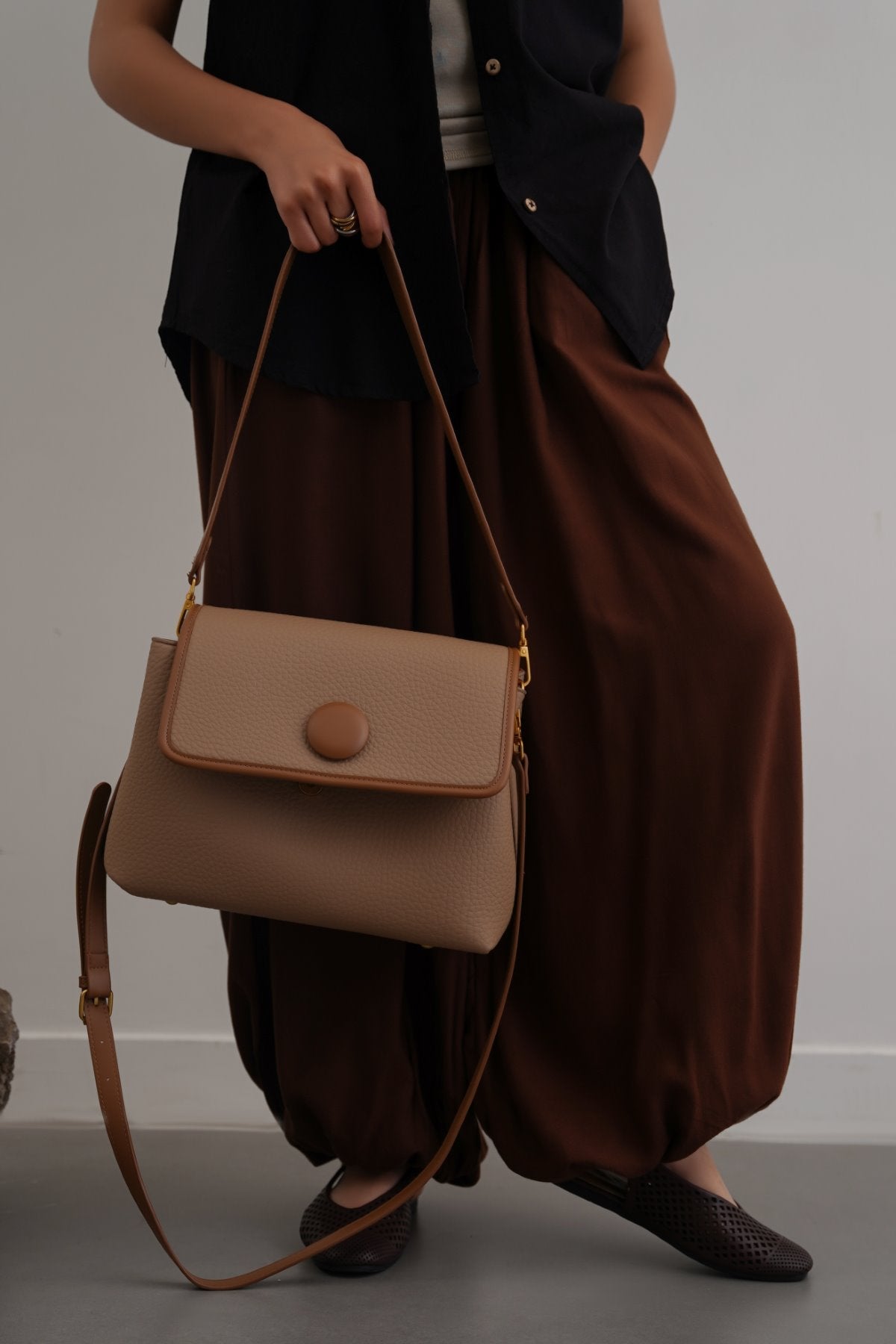 BUTTER SHOULDER BAG