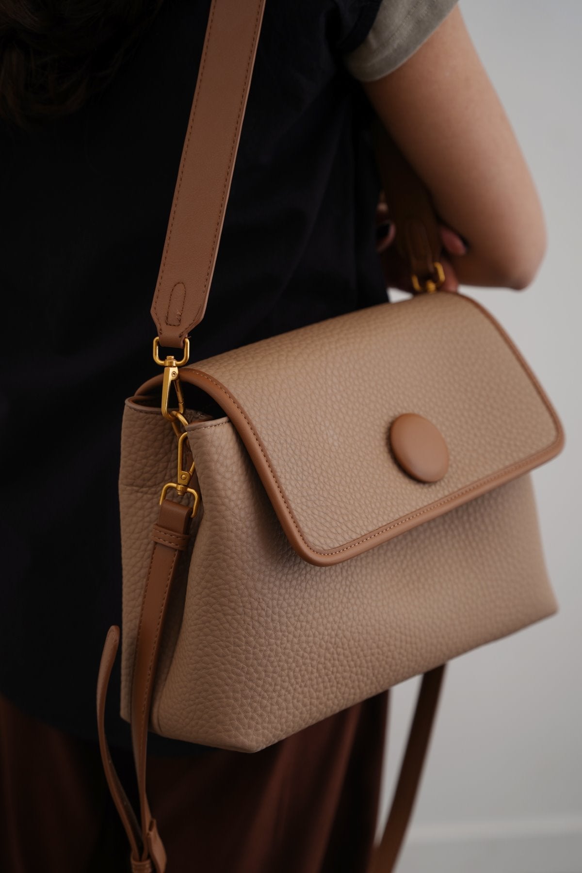BUTTER SHOULDER BAG