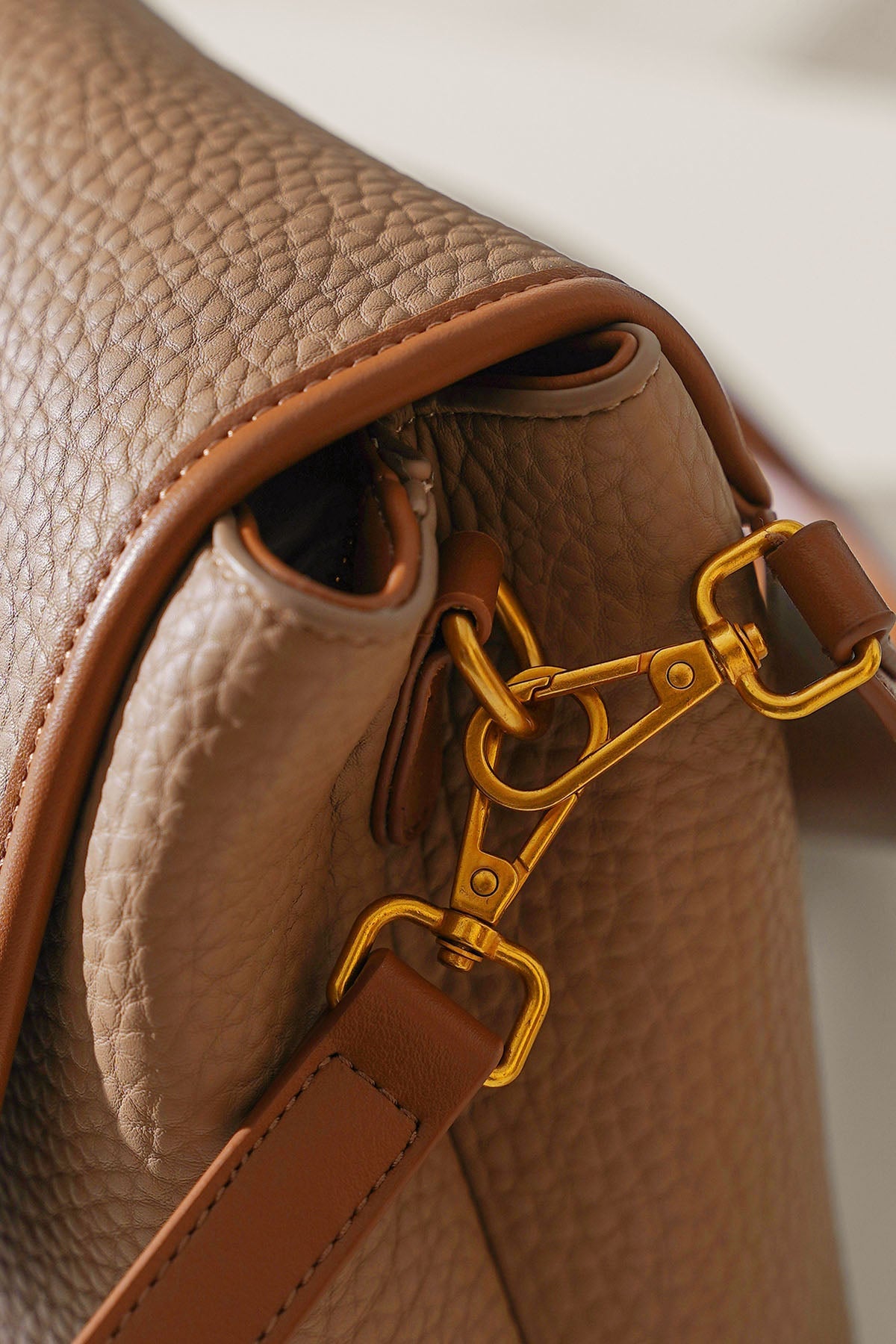 BUTTER SHOULDER BAG