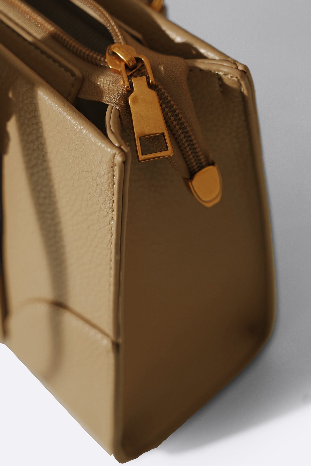 FORM AND FUNCTION SHOULDER BAG