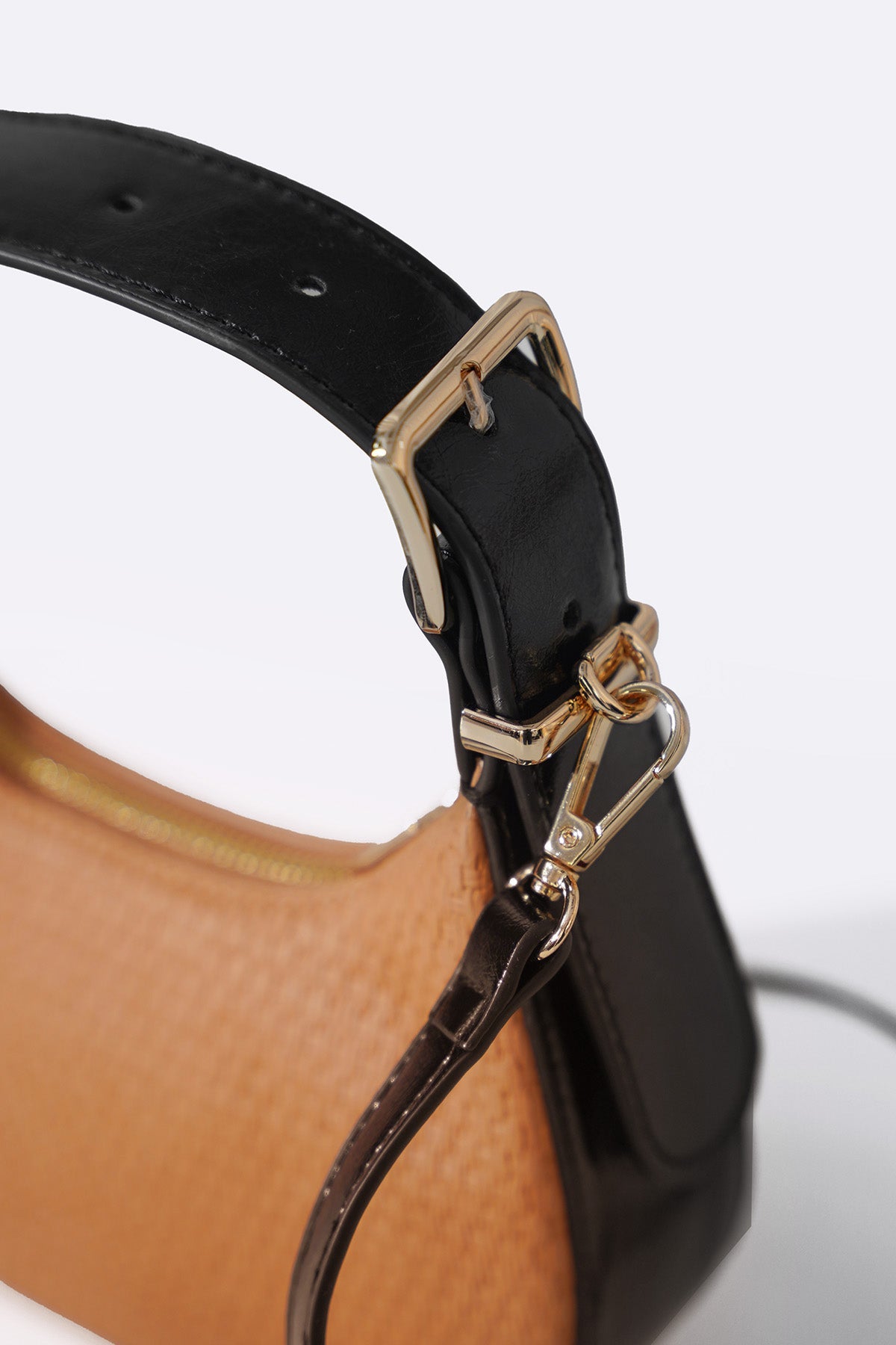 CALILO CROSSBODY BAG