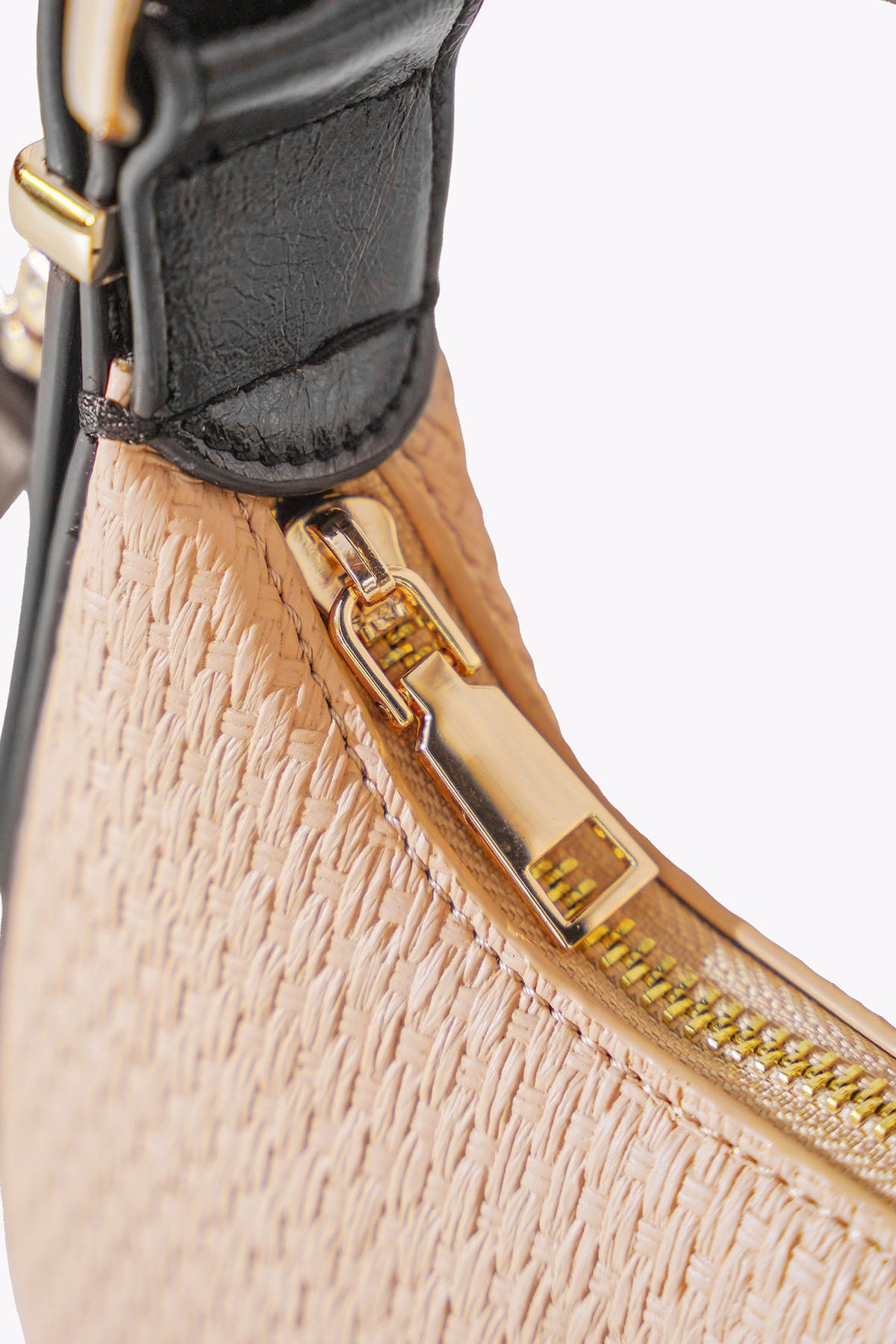 CALILO CROSSBODY BAG